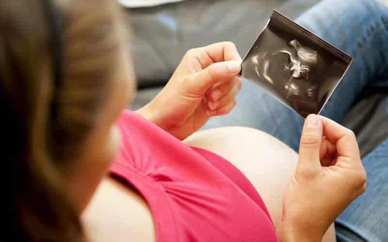 Ano ang Teenage Pregnancy: Mga Dapat Mong Malaman Tungkol sa Maagang